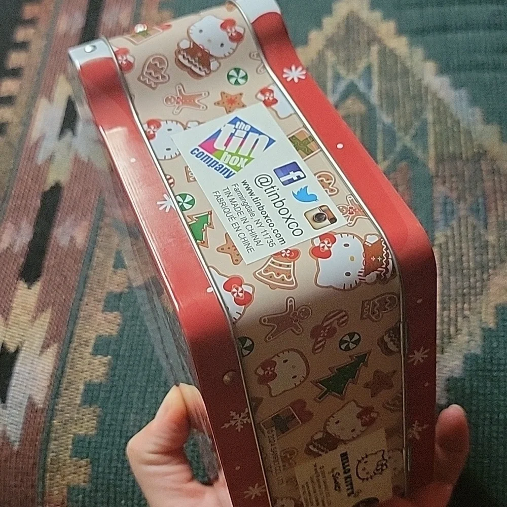 Hello Kitty cupcake storage container